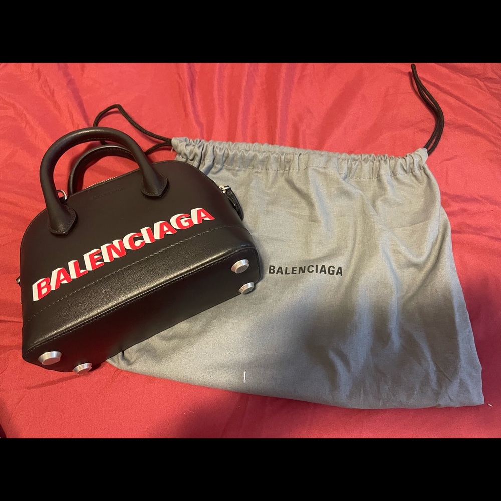 Im selling this cutie extra small balenciaga bag - Picture 1 of 1